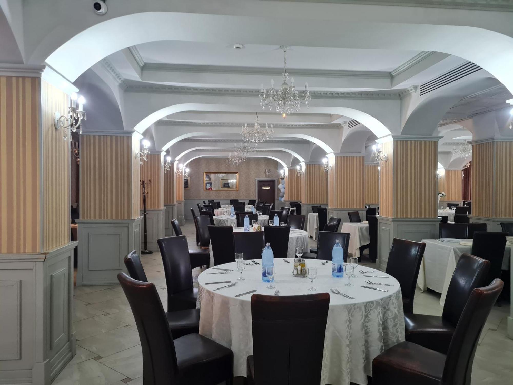 Hotel Valahia 트르고비슈테 외부 사진