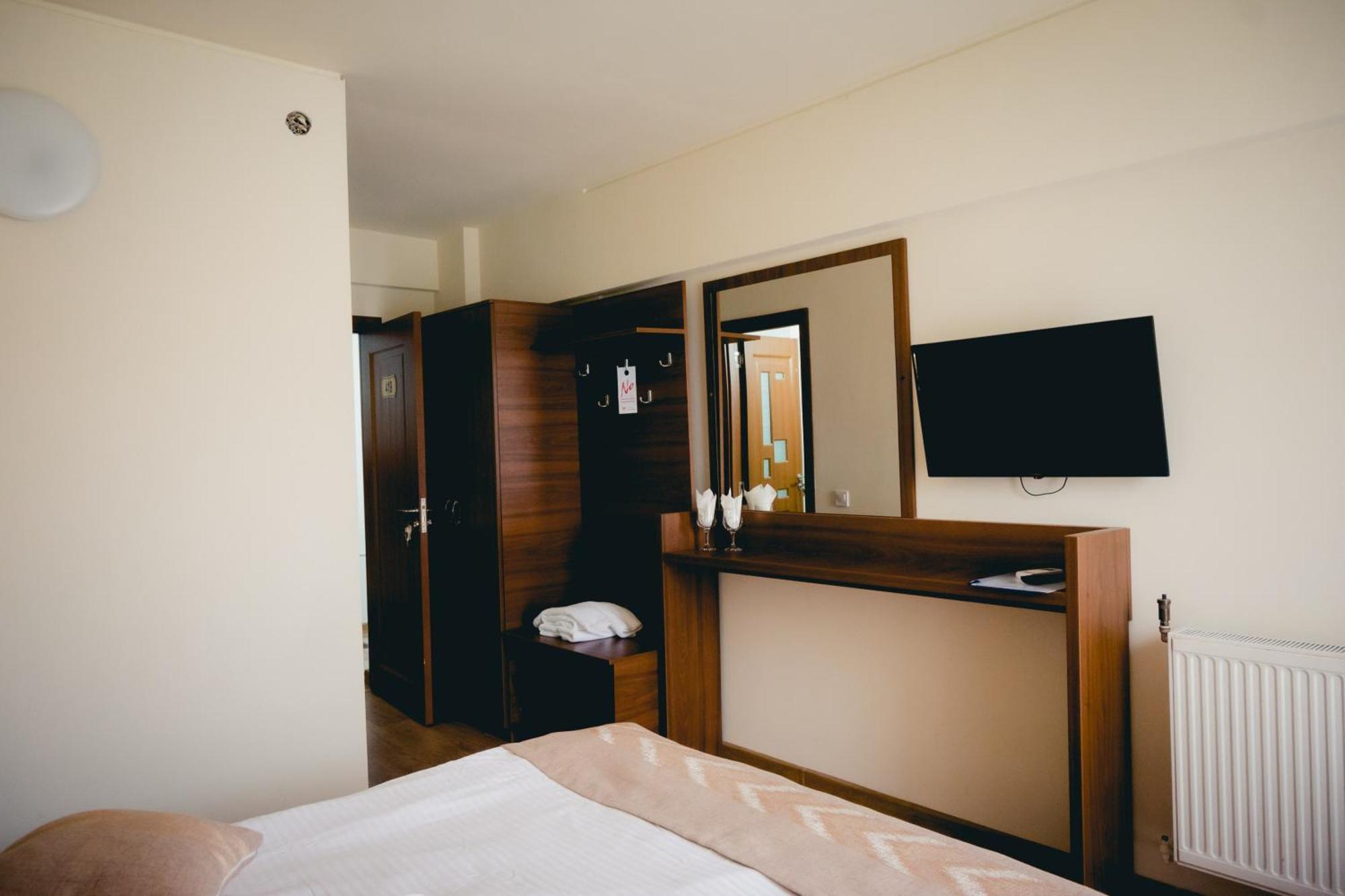 Hotel Valahia 트르고비슈테 외부 사진