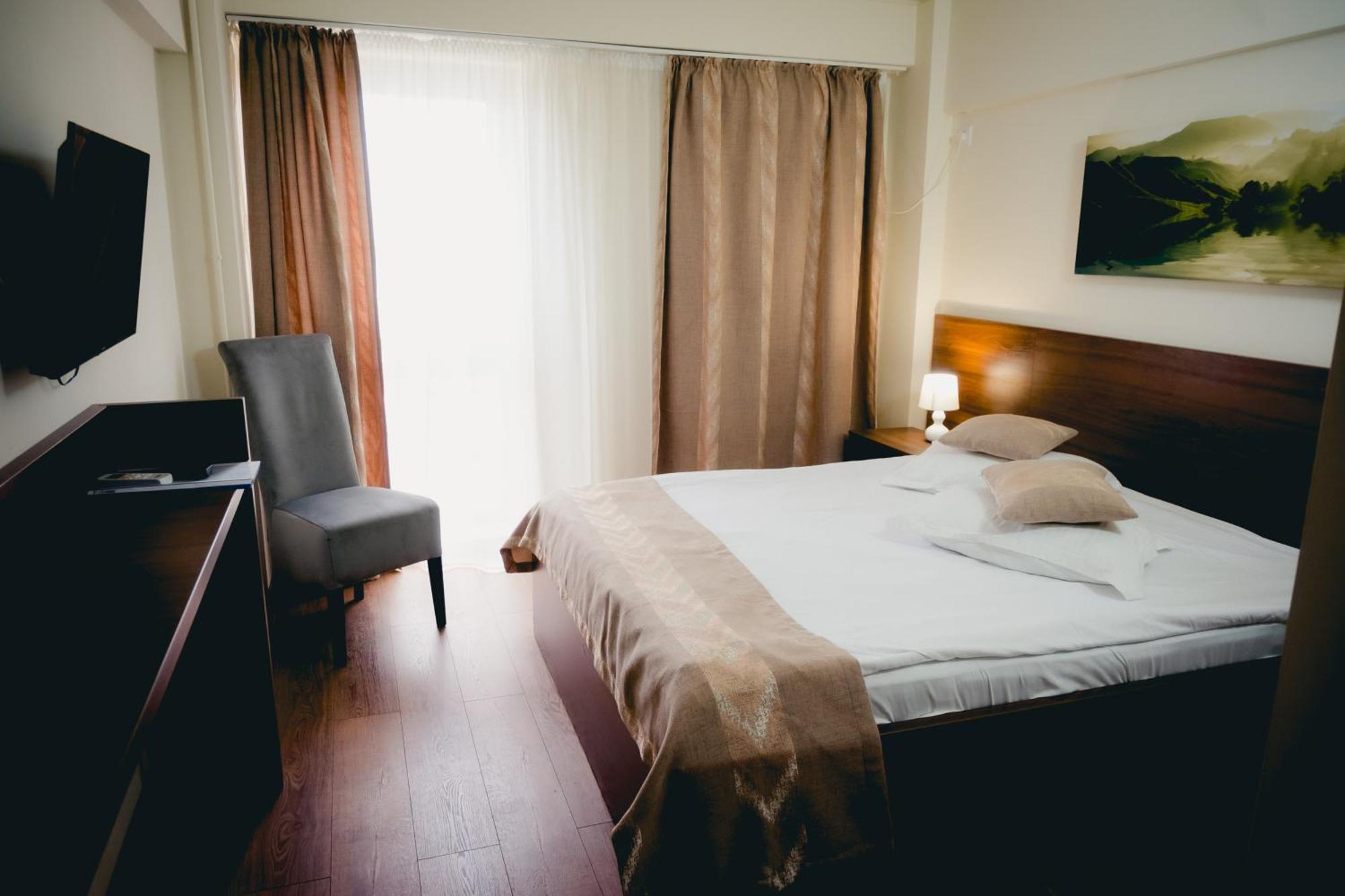 Hotel Valahia 트르고비슈테 외부 사진
