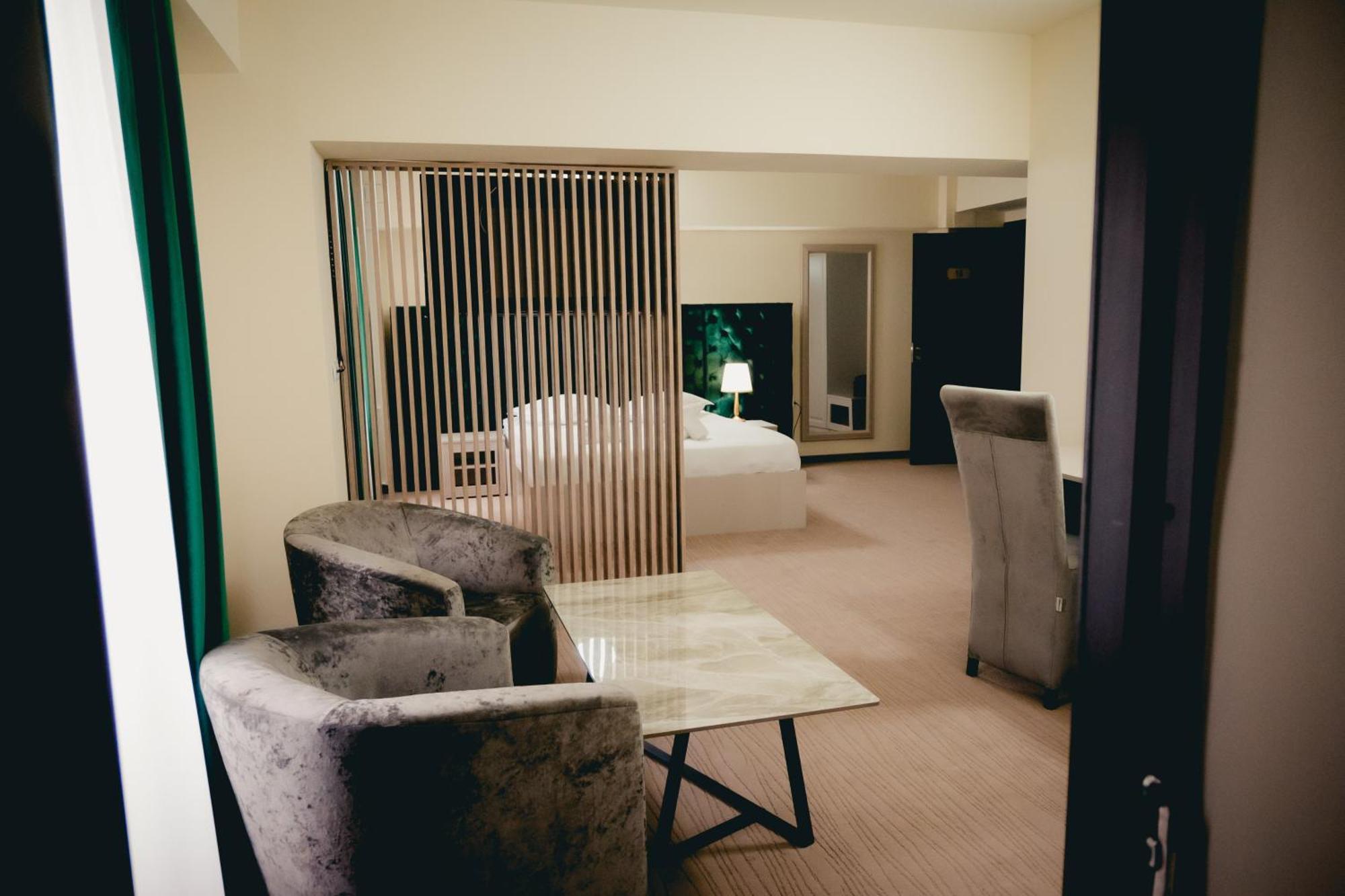 Hotel Valahia 트르고비슈테 외부 사진