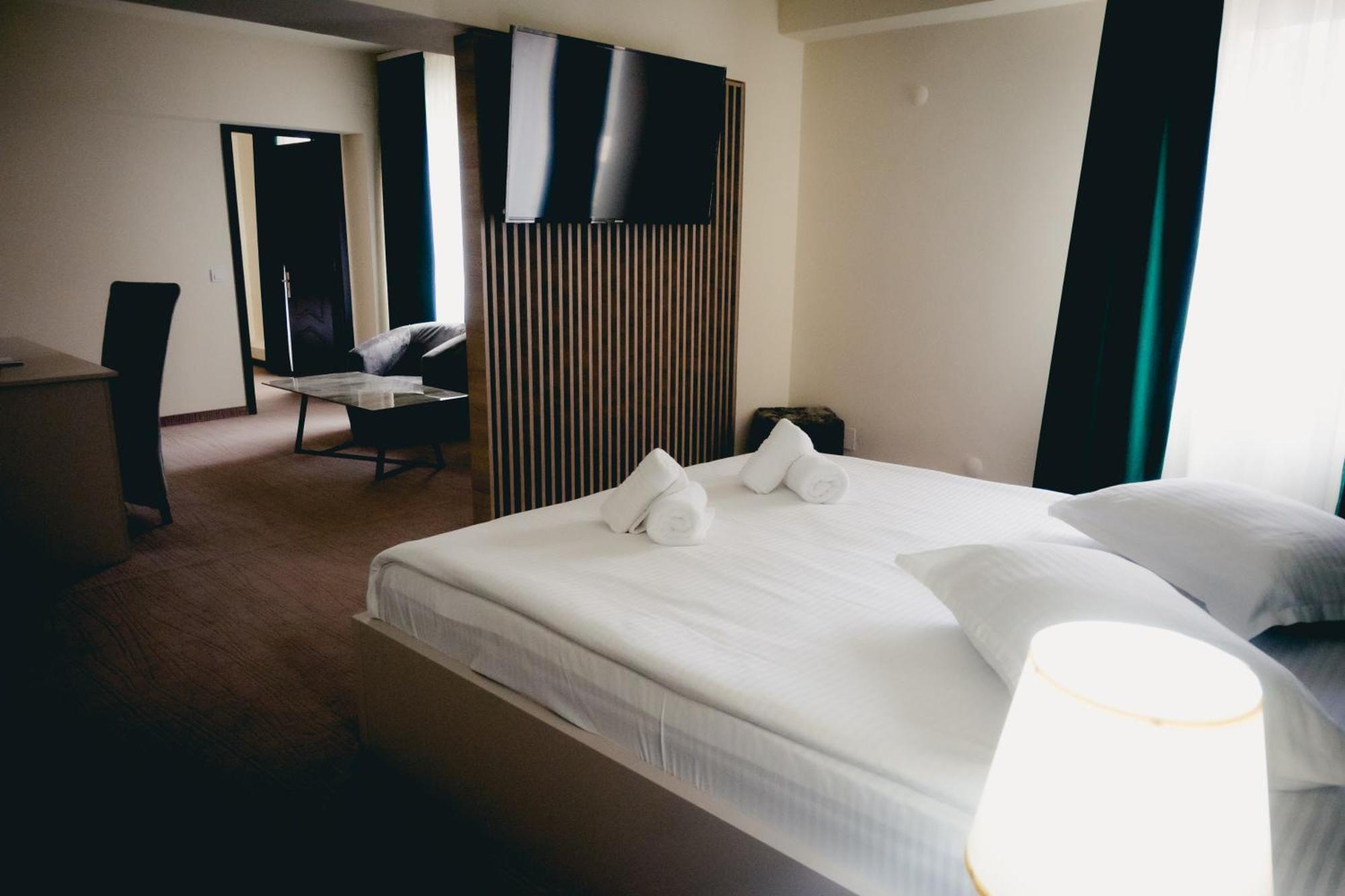 Hotel Valahia 트르고비슈테 외부 사진