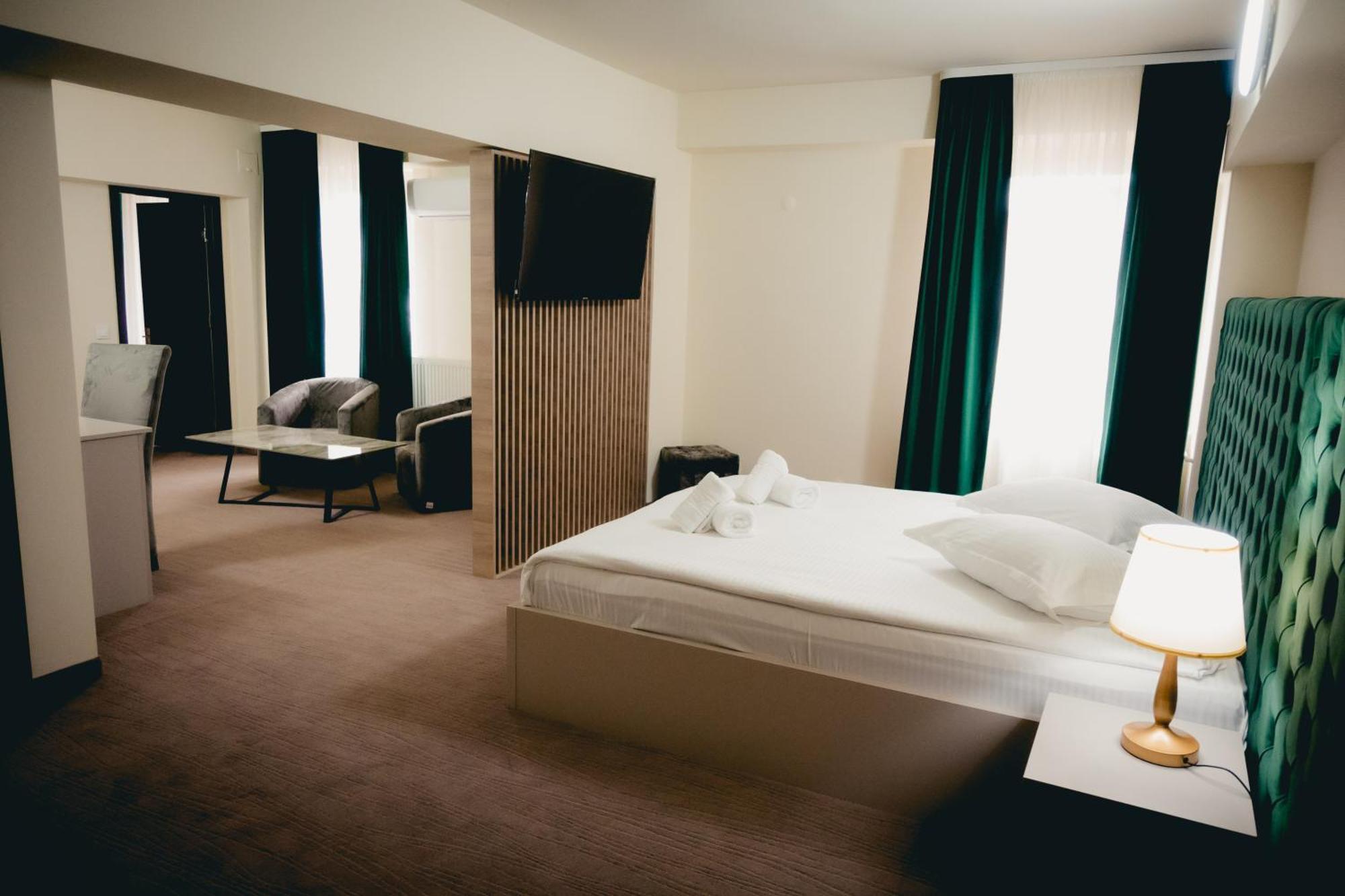 Hotel Valahia 트르고비슈테 외부 사진