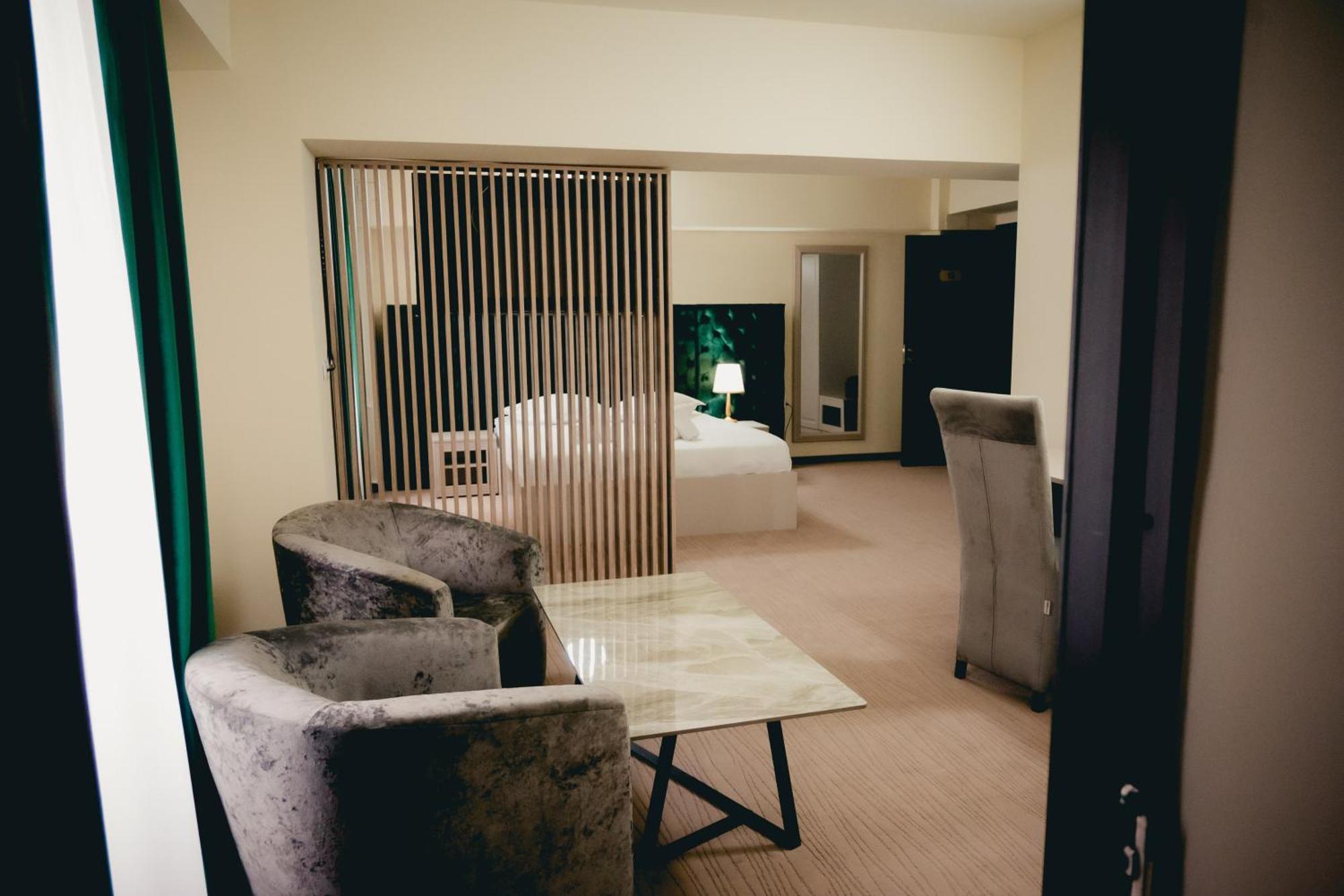Hotel Valahia 트르고비슈테 외부 사진